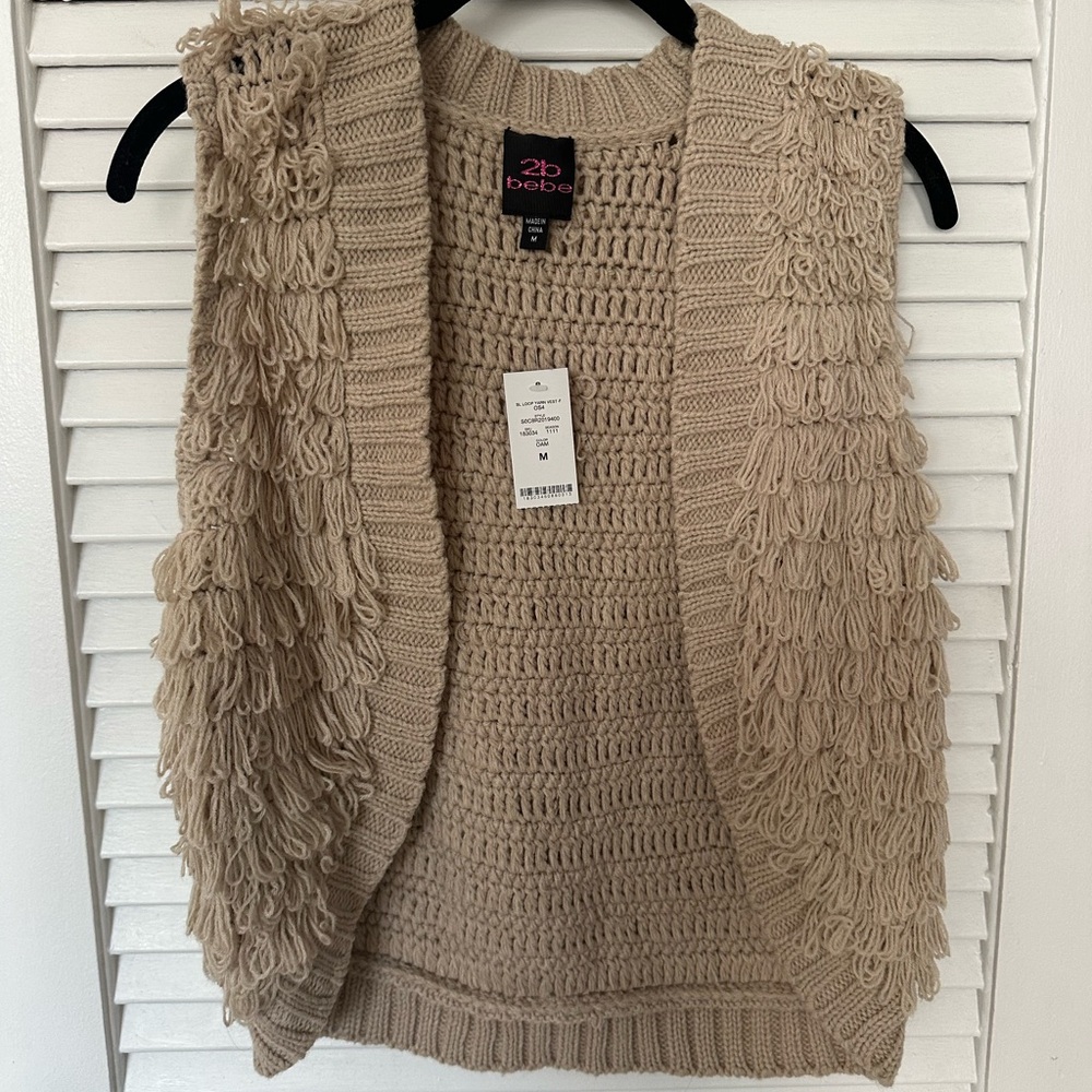 NWT 2B Bebe loop yarn vest medium